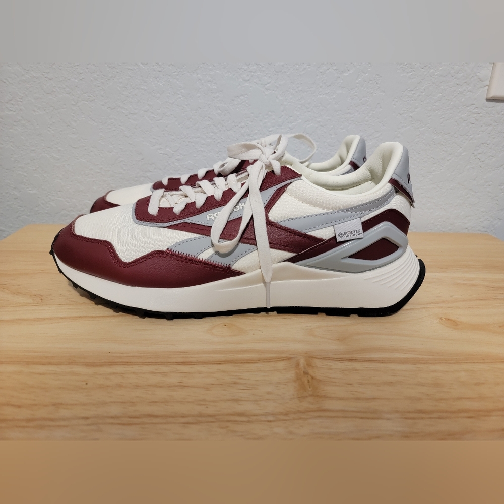 NWOT Men's Reebok Sneakers